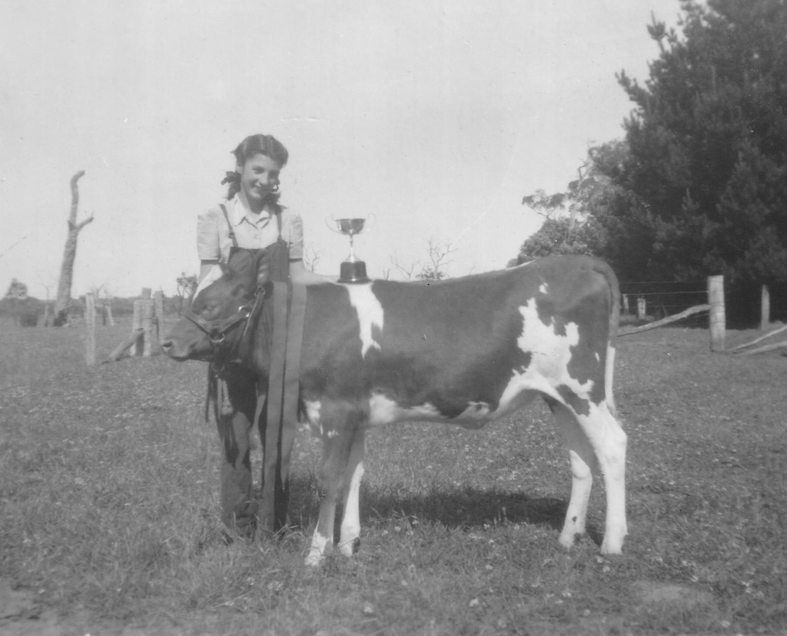 Joan Price with Pinky, winners of the Mazure Cup, Busselton Show, 1950. Photo 3643 BHS Archive