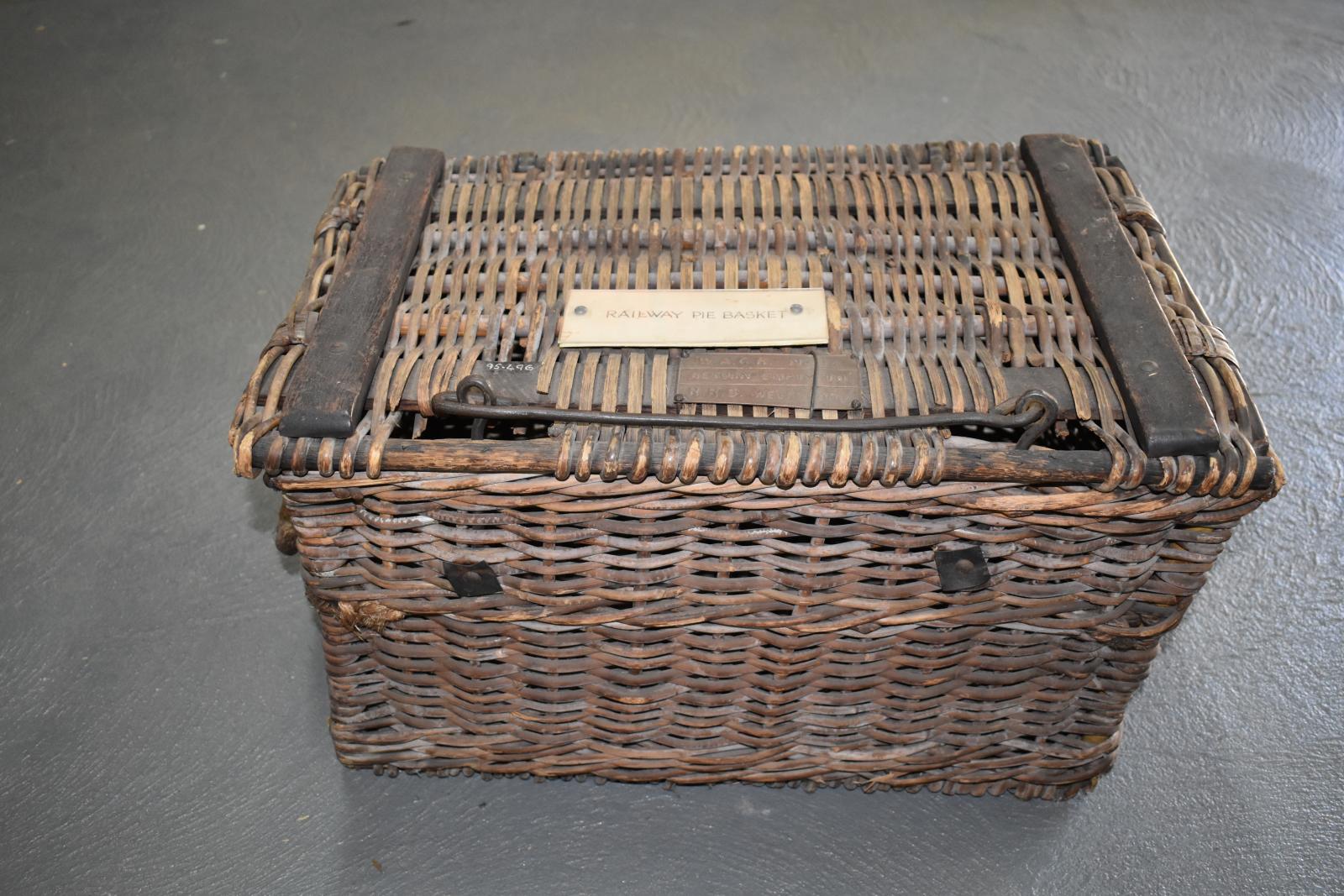 Pie basket from Welshpool with lid closed