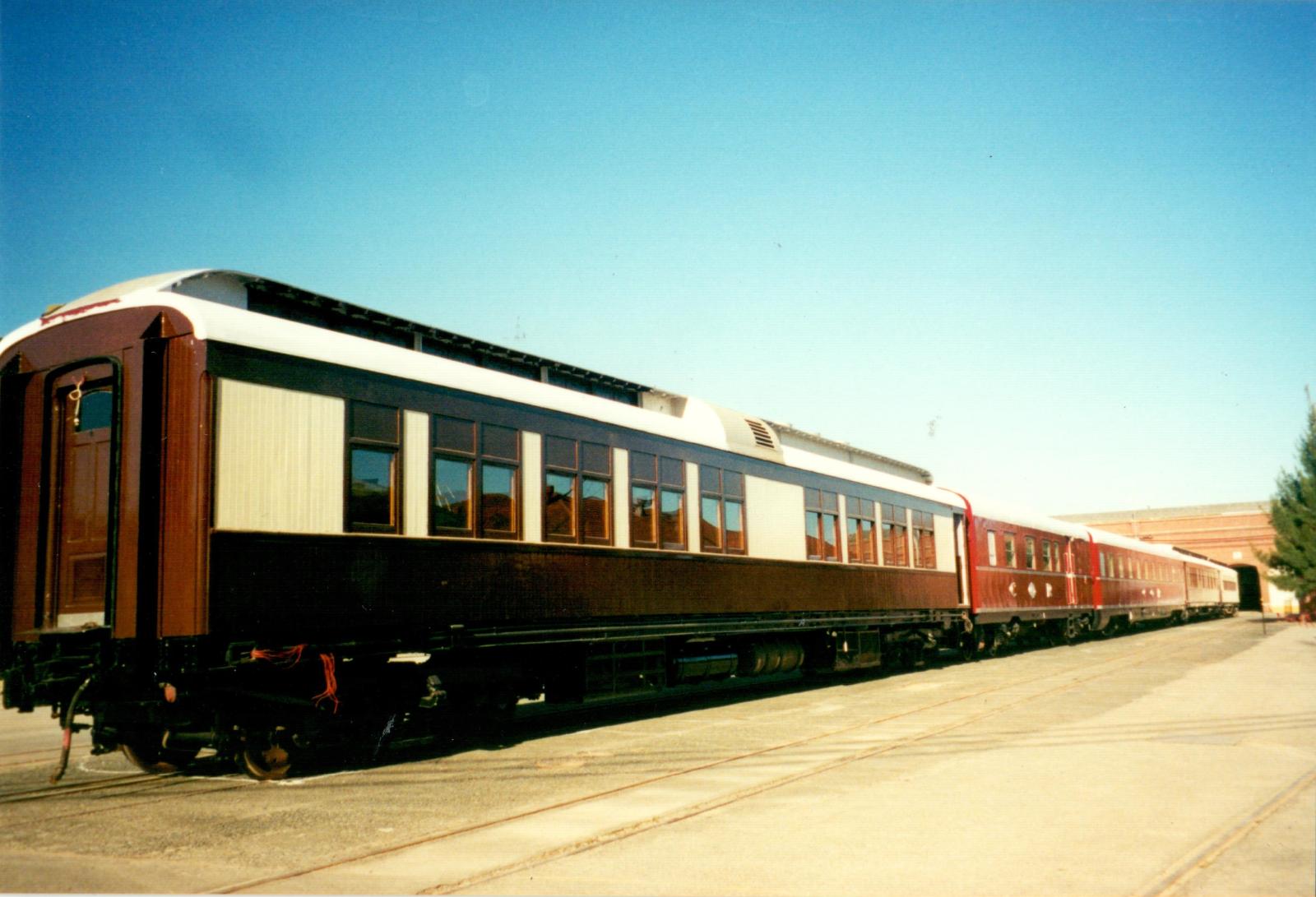 External photo of dining car D 20 in the forecourt of the former WAGR workshops in Midland