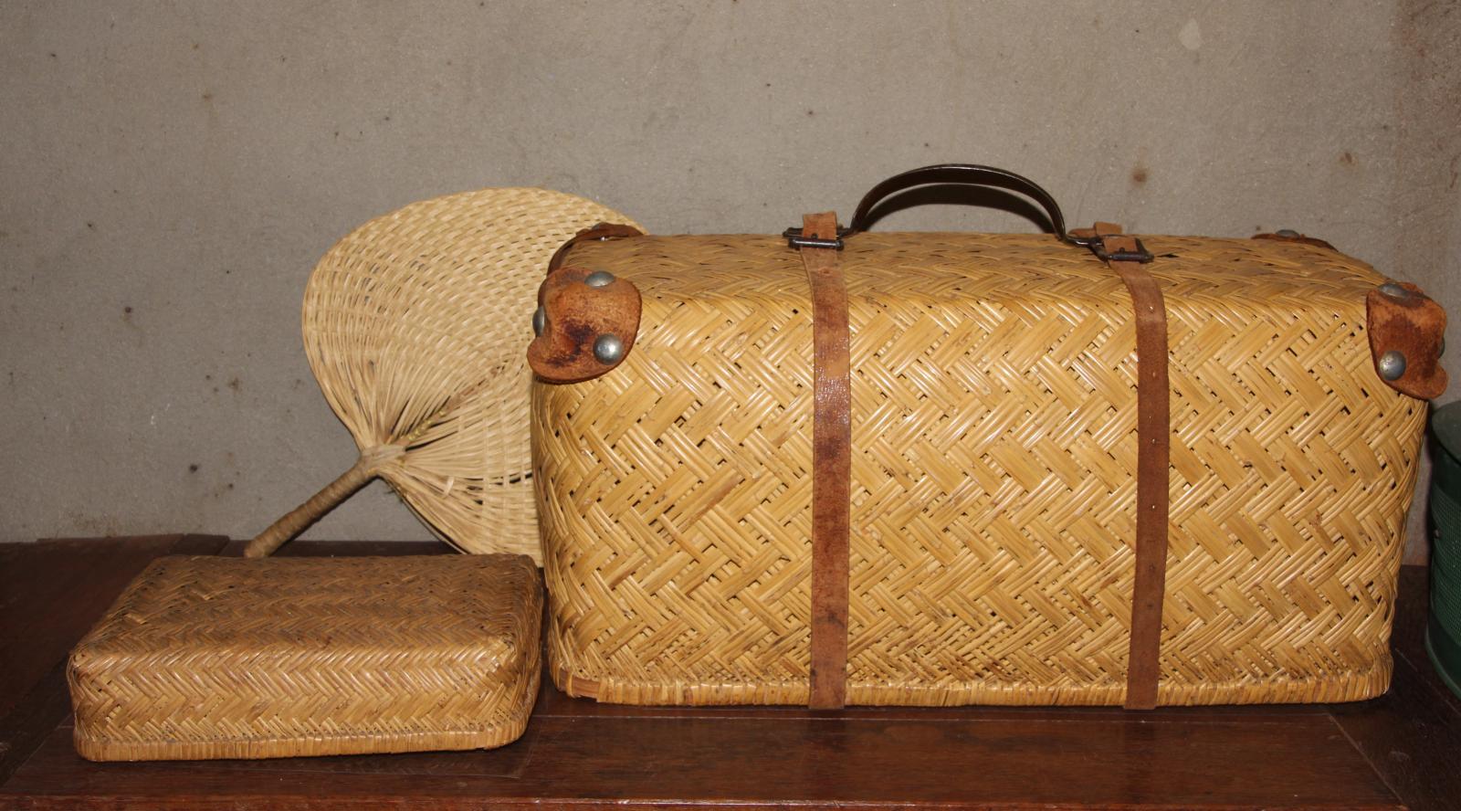 Wicker travel set