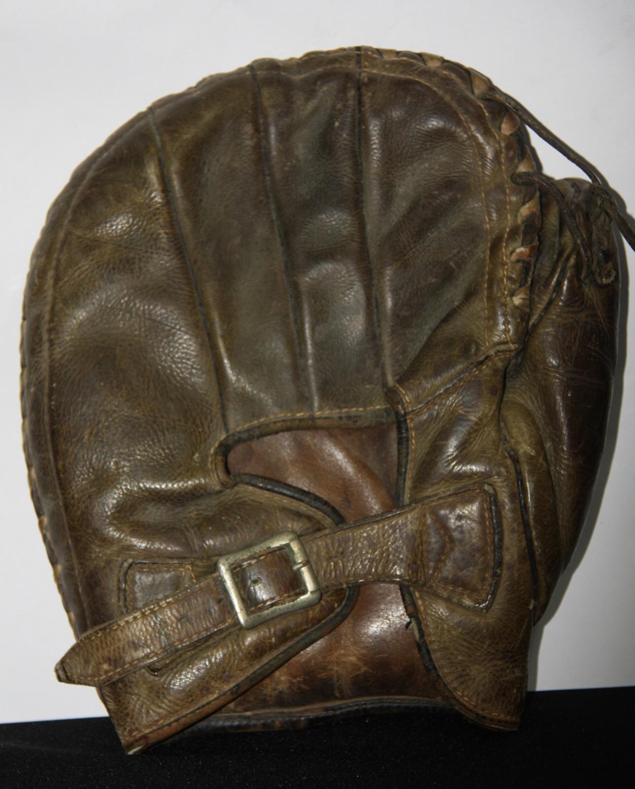 Frank Oliver's baseball glove from the 1937 Claxton Shield Series - Back