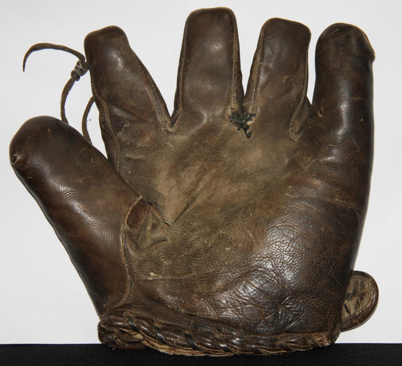 1939 Baseball Glove Belonging to Ben Shom - front