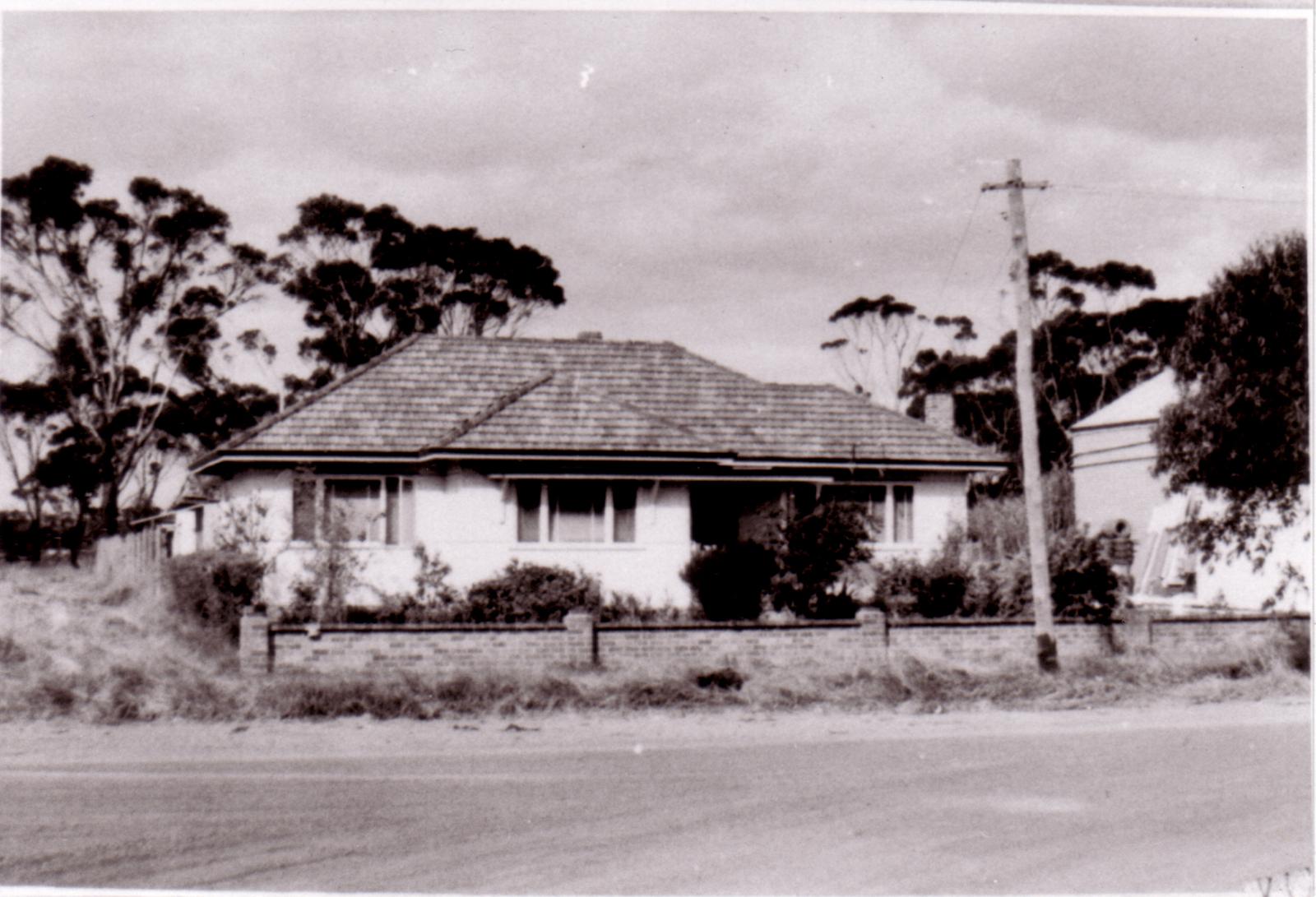 Residence of H Wilson circa 1960.  Prop. of Wilsons Store adjacent to the residence.  Gordon Road.