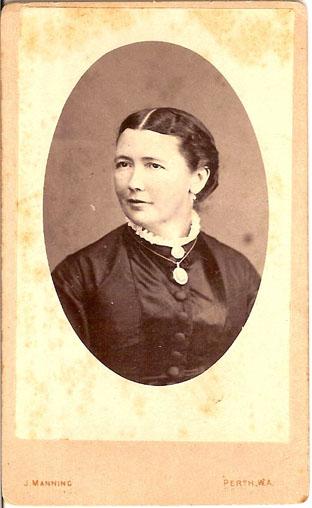 Carte-de-Visite - Hannah Leeder