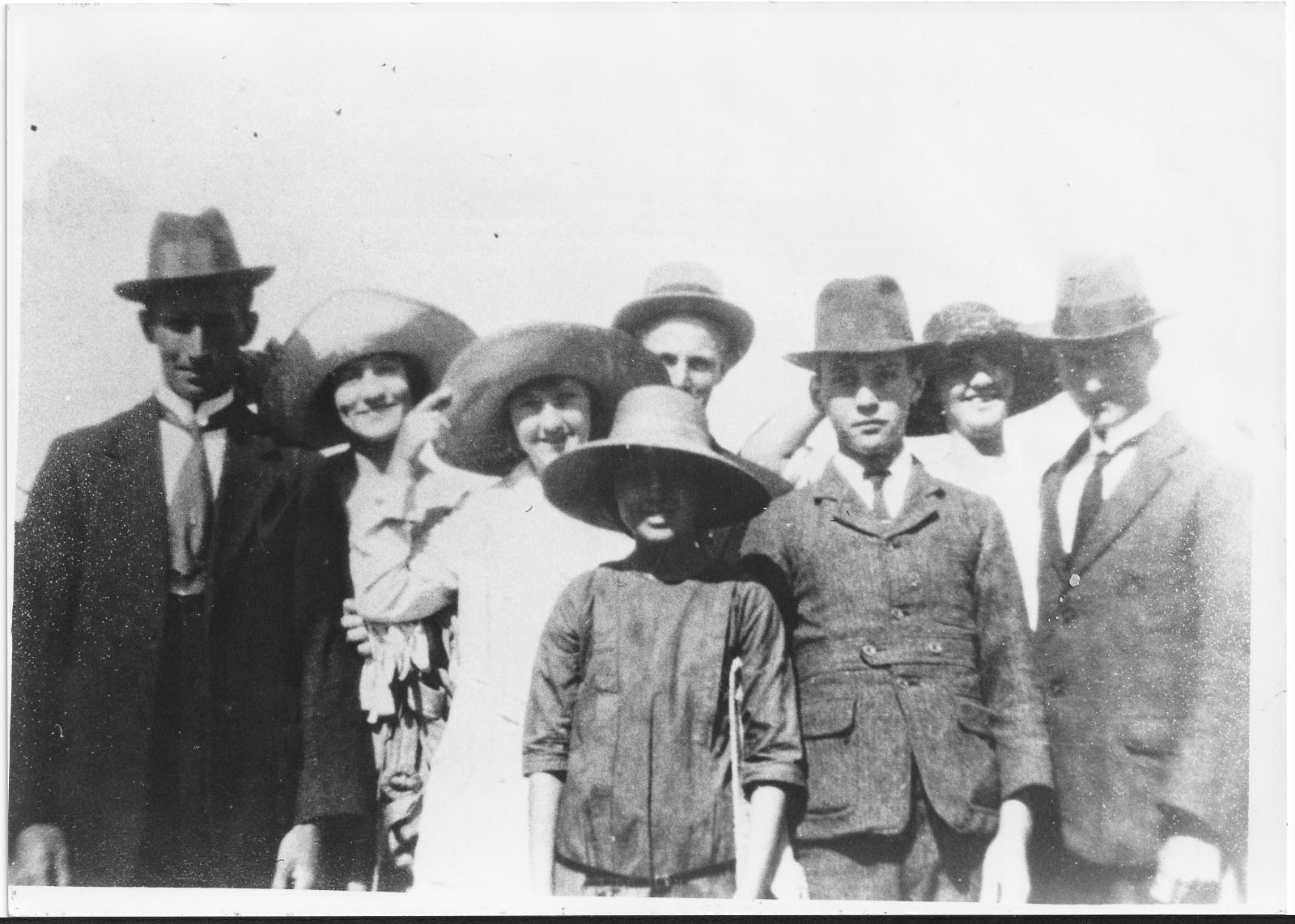 Sons and daughters of J J Dawson of Newtown 