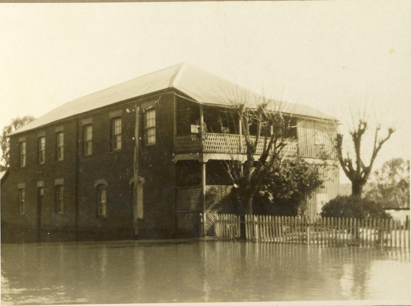 Toodyay boarding house flooded 1955