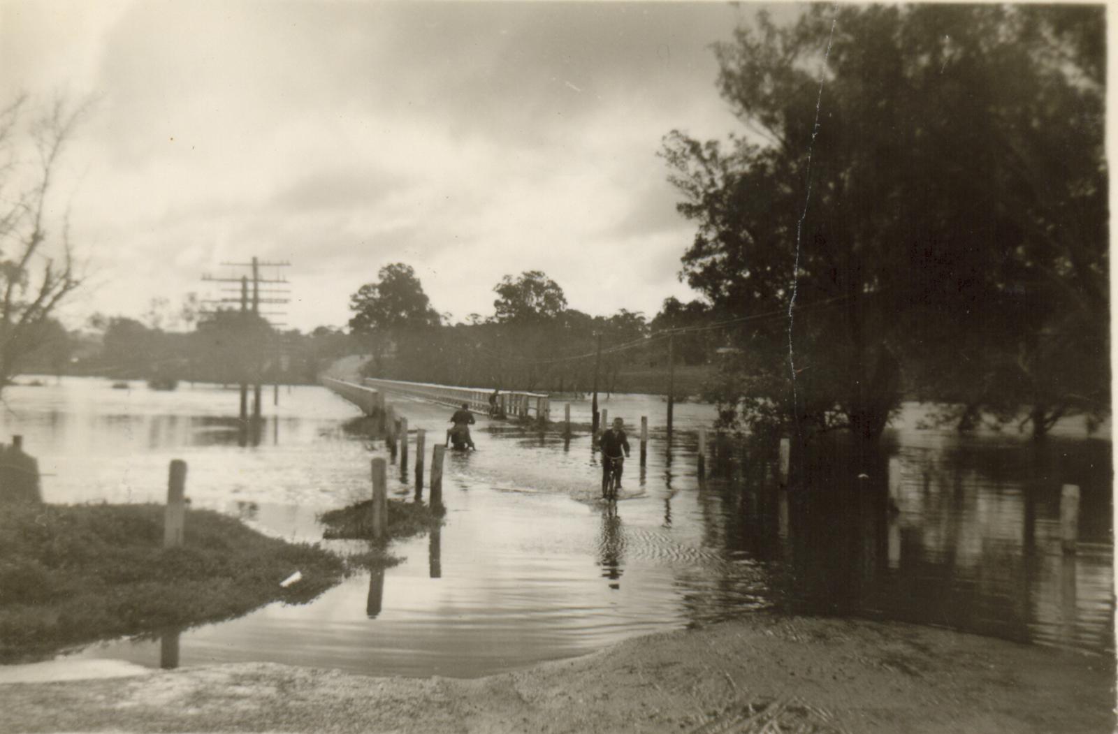 Avon River in flood at Newcastle Bridge, Toodyay 1936