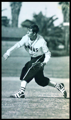 Mel O'Hern pitching for Swan Districts Baseball Club