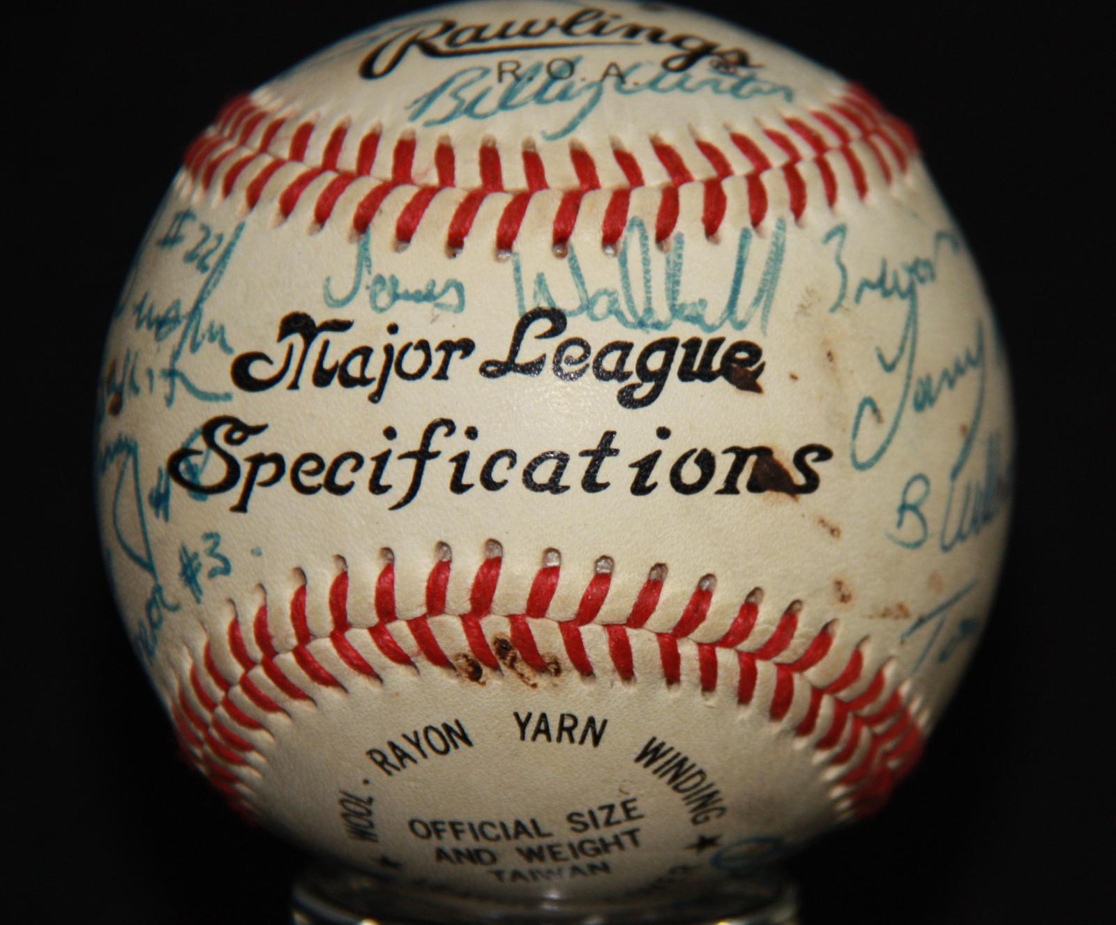 Baseball signed by Western Australian Brewers team - 1986