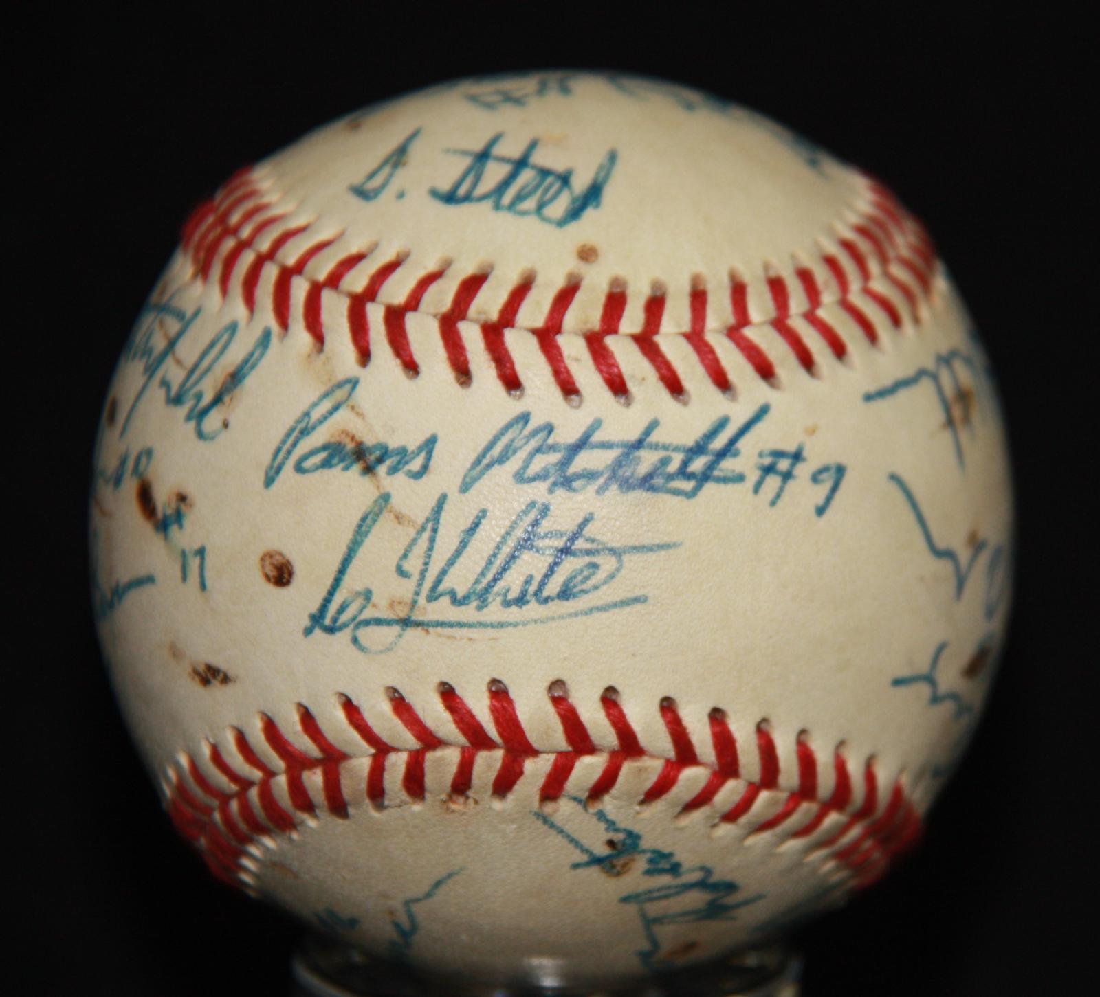 Baseball signed by Western Australian Brewers team - 1986