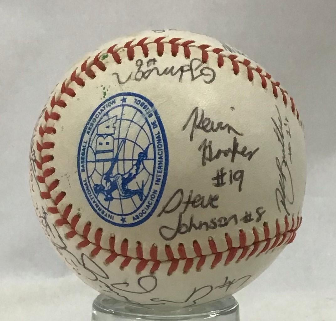 1989 Claxton Shield Series baseball signed by Western Australian team.