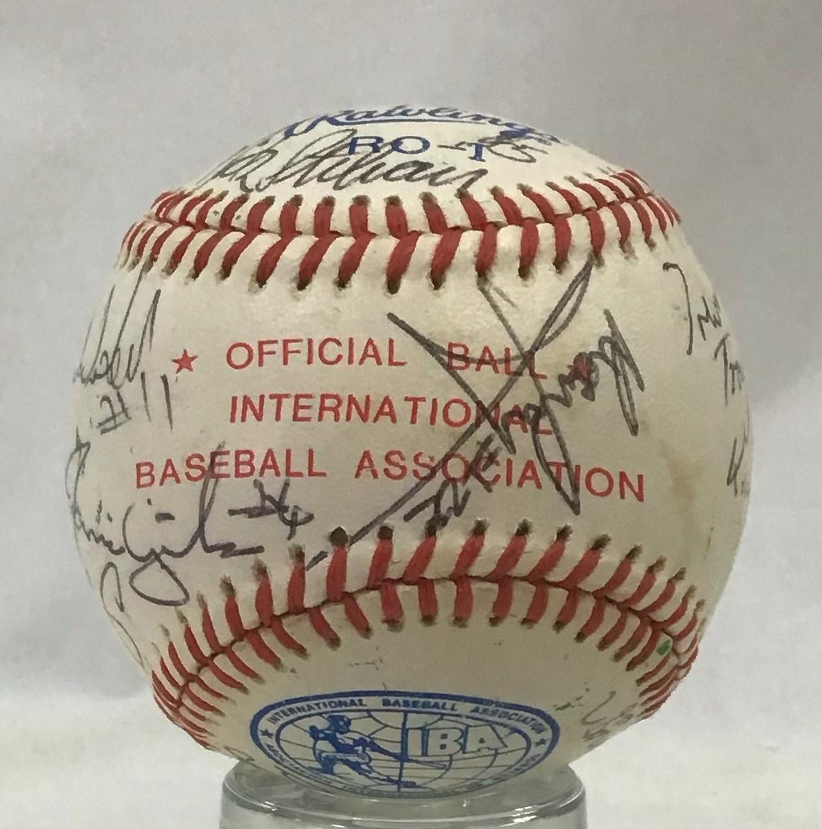 1989 Claxton Shield Series baseball signed by Western Australian team.