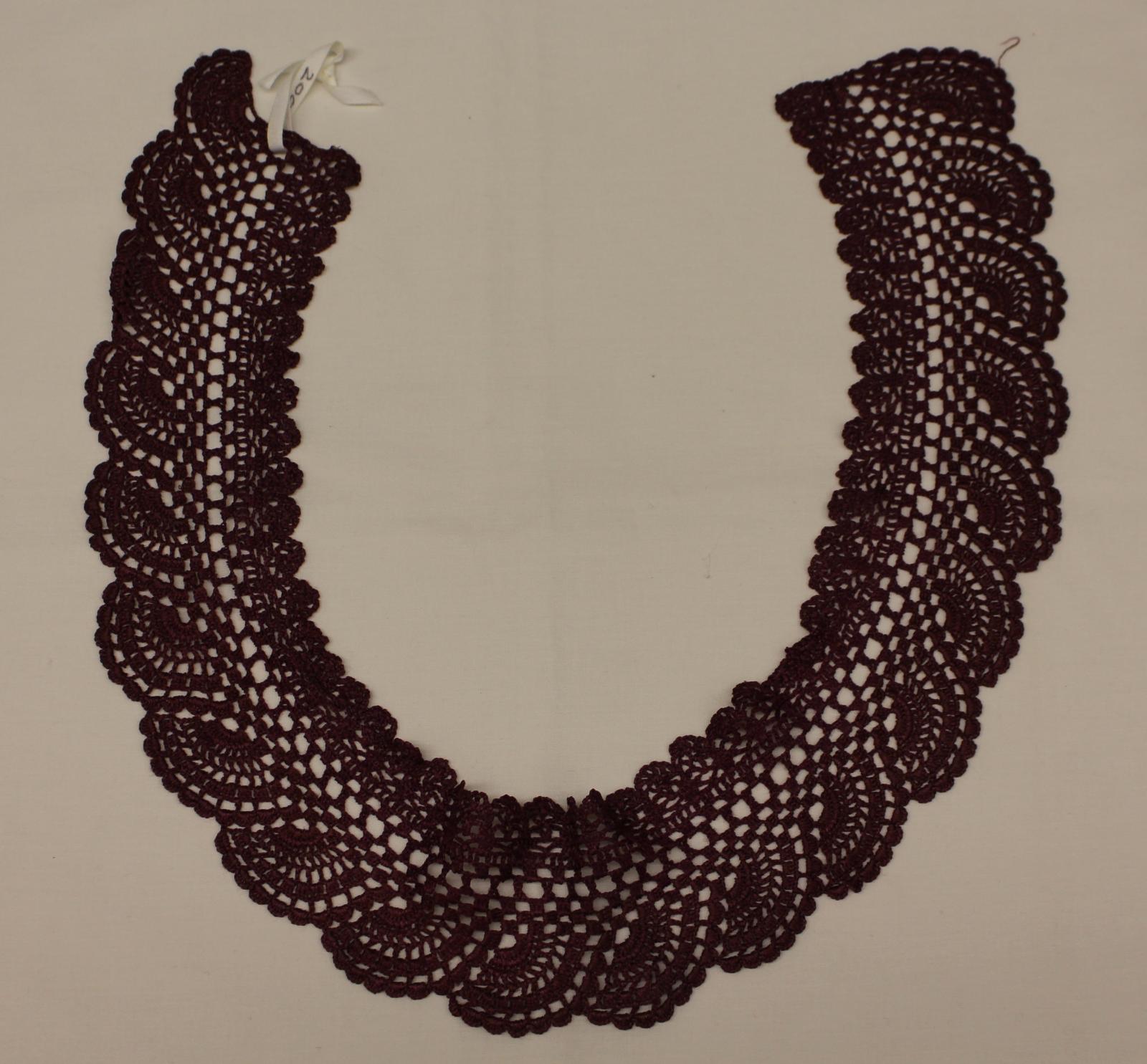 lace collar, burgundy