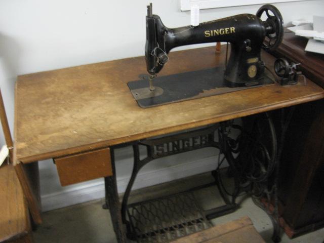 Singer treadle sewing machine, 1924