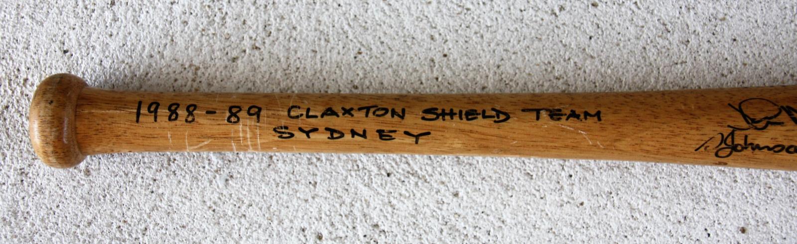 1988-89 Claxton Shield Team signed bat