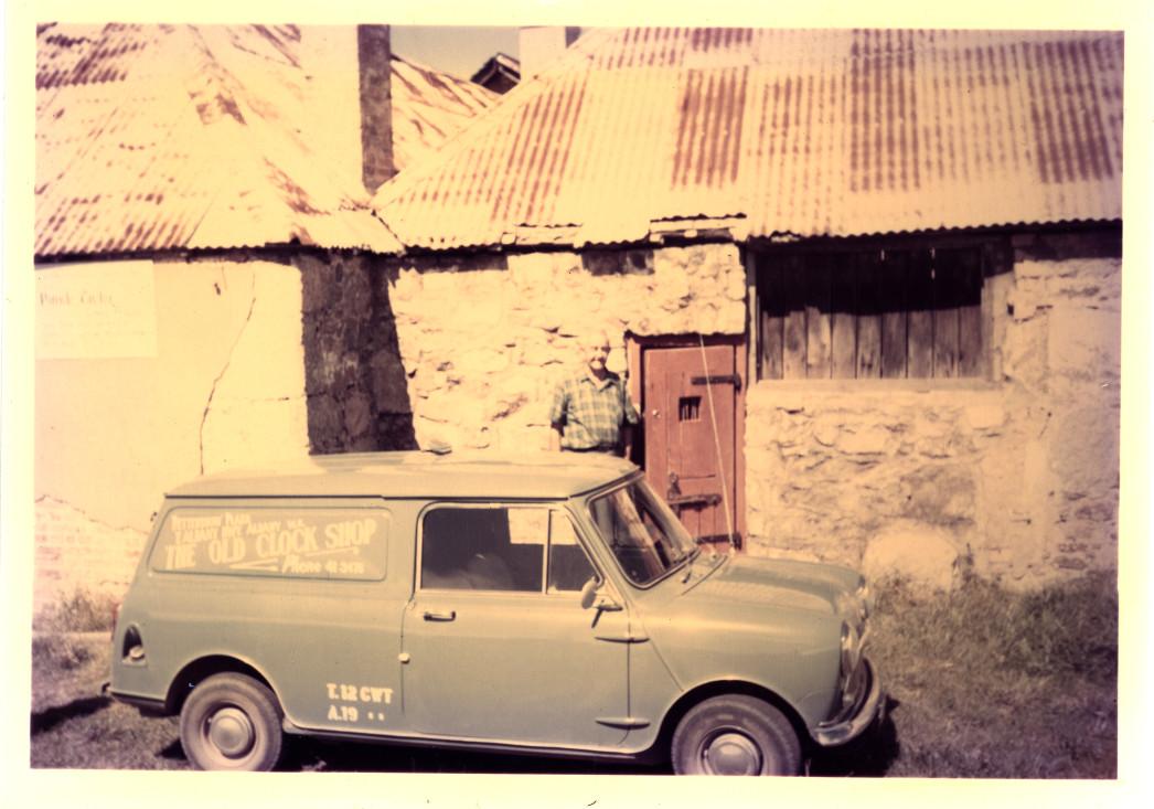 Mini van Old Gaol.