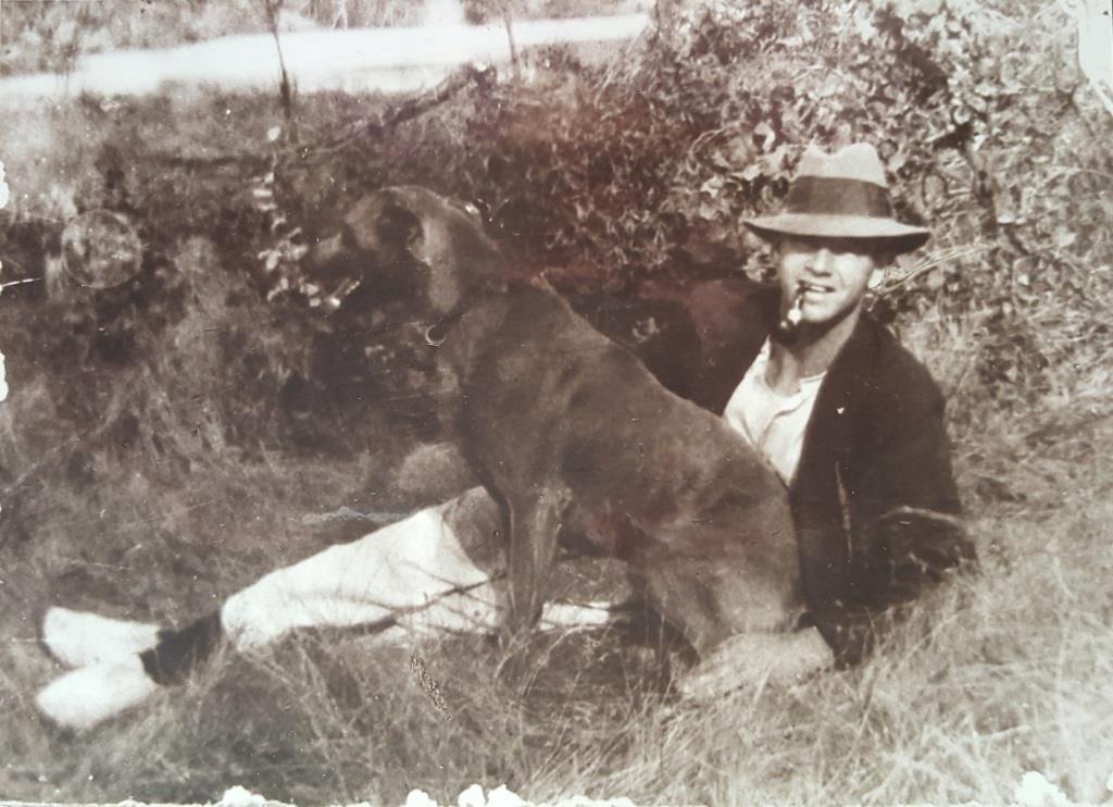 P25-12. A young Lew Whiteman and his dog in Middle Swan, late 1920s. 