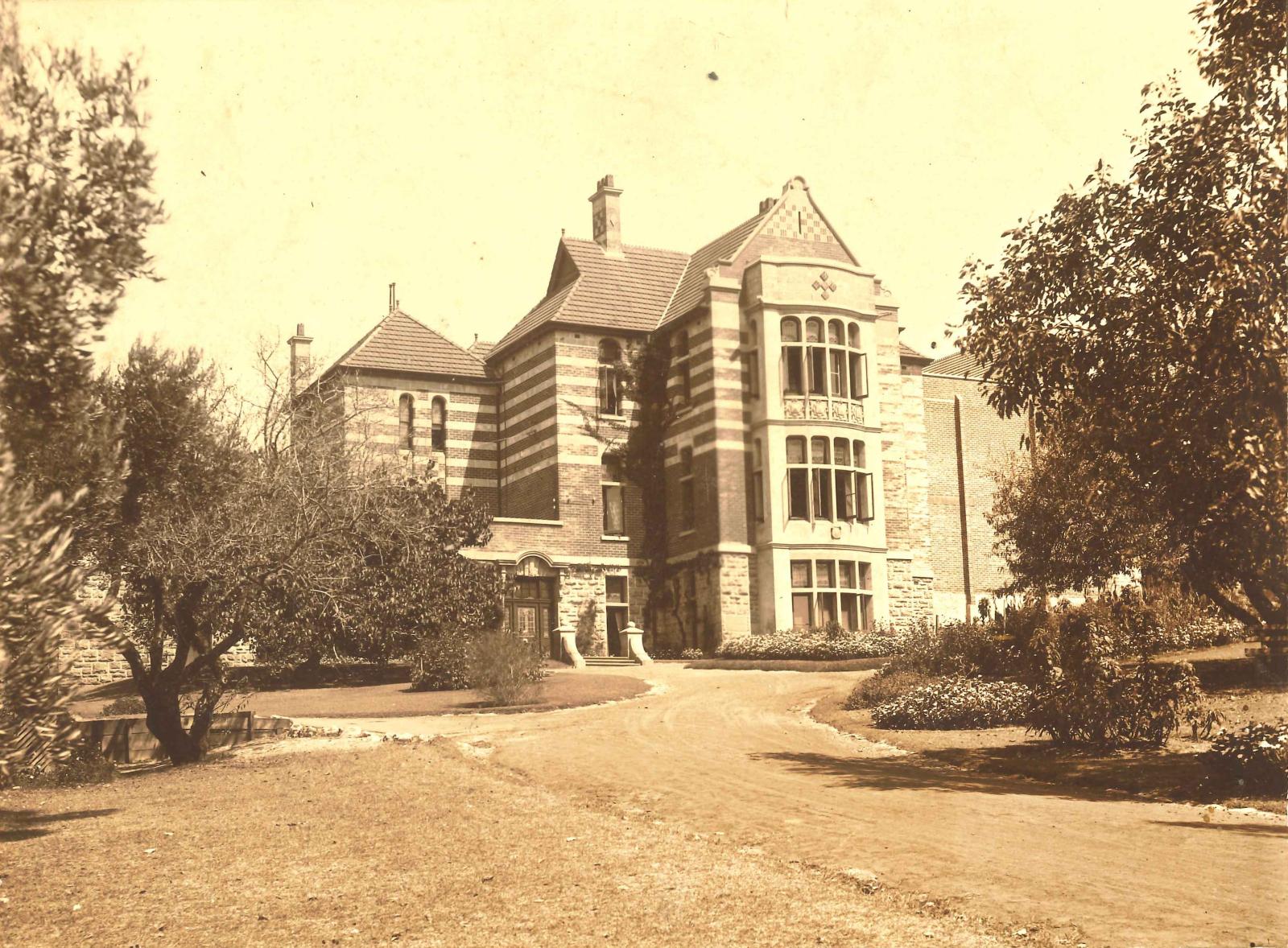 Photo: Methodist Ladies' College c 1919