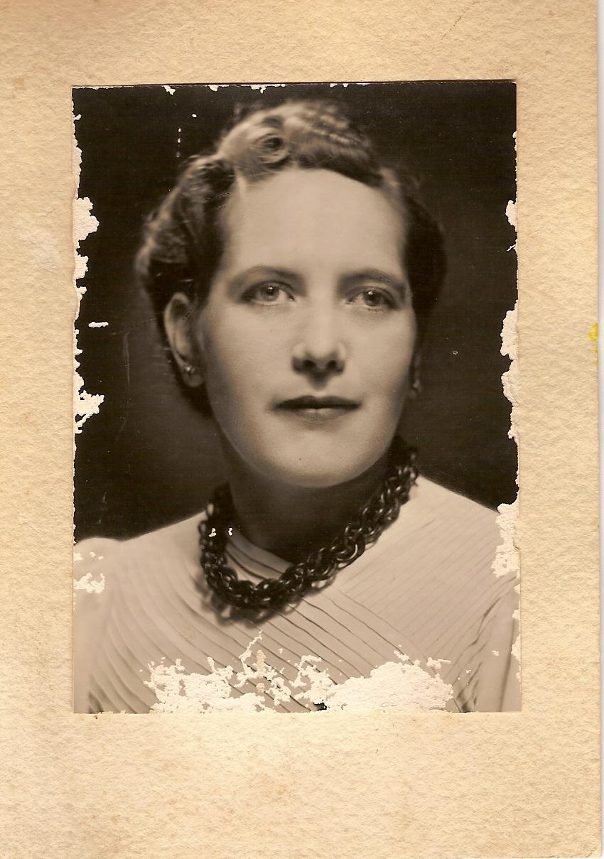 Studio photograph of Margaret Readhead
