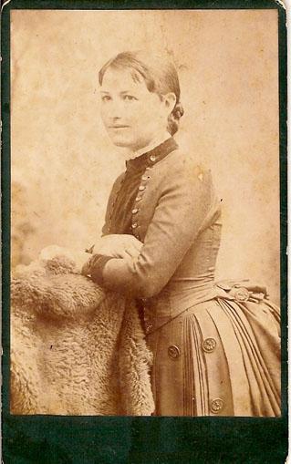 Carte-de-Visite - unidentified young woman