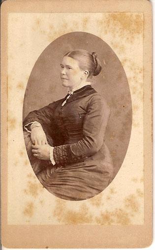 Carte-de-Visite - young married woman