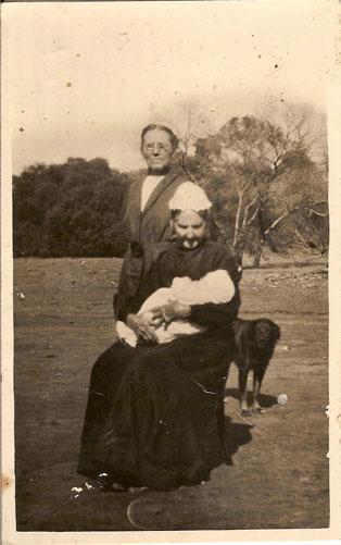 Mary Duncan with Isabella Duncan holding Betty May Elphick