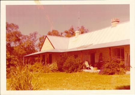 Colour photograph of Yandanooka homestead