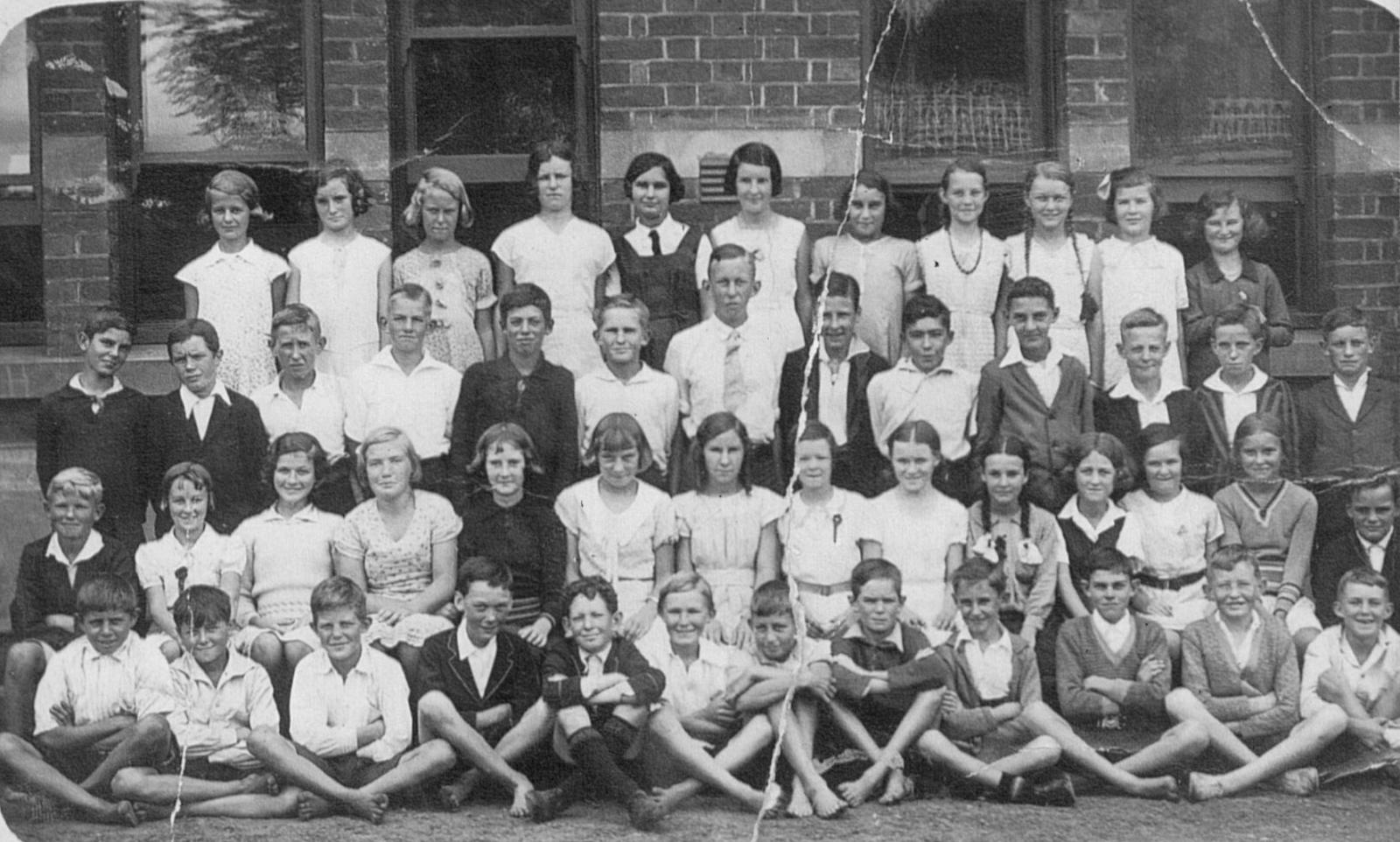 C1933/34. Allison Hemmings is in the back row, fifth from the left.