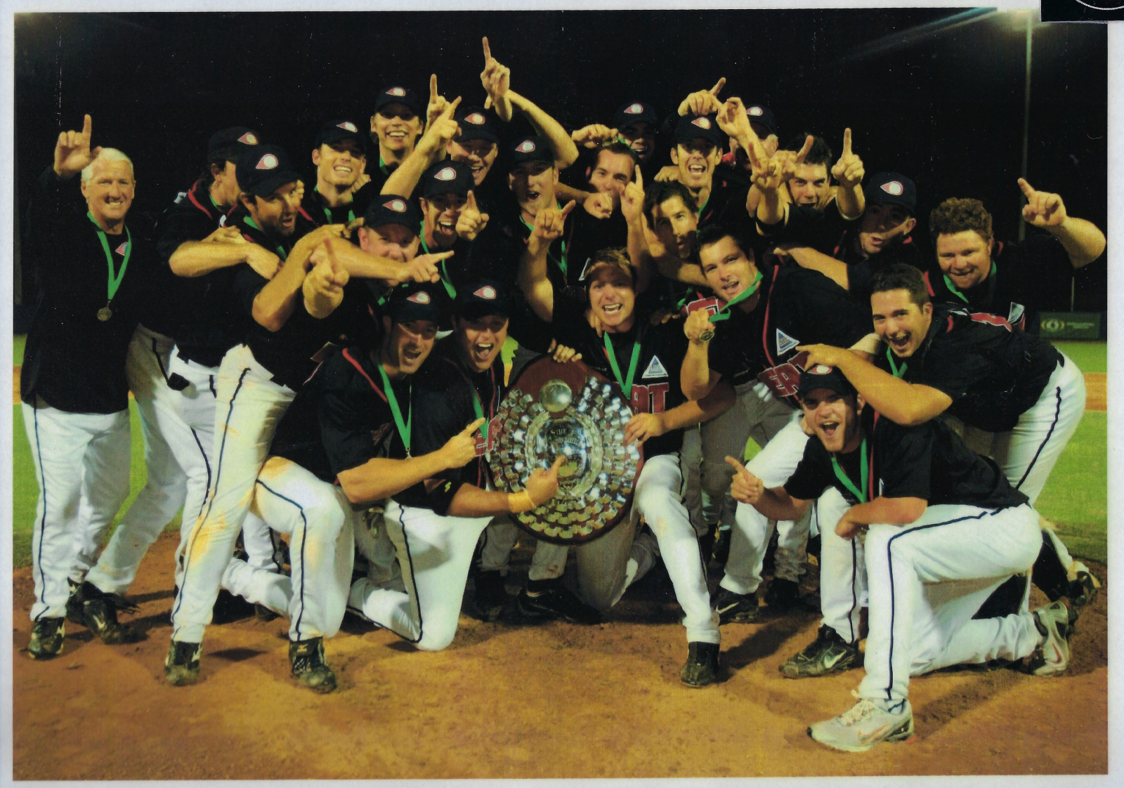 Perth Heat 2012 Baseball Championship Series winners with Claxton Shield