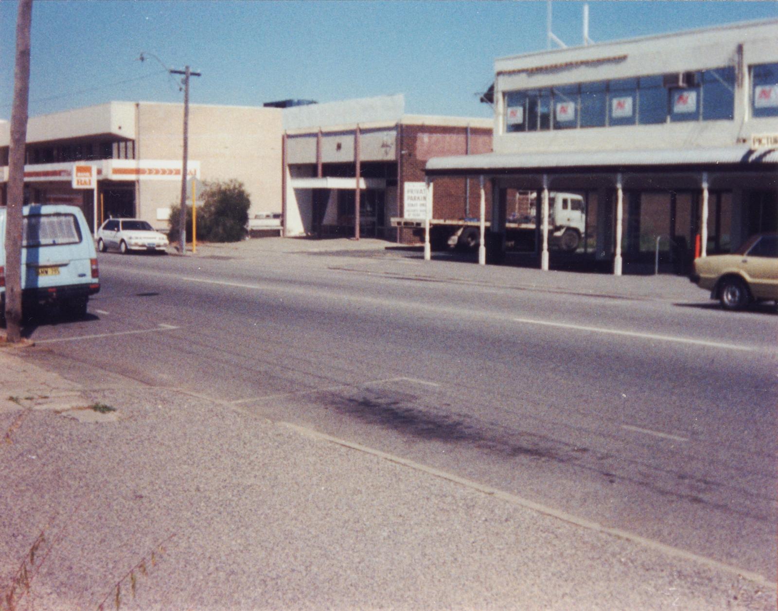 P32-12: Western side of the highway looking towards the Town Hall. The old R&I building can be seen on the left.