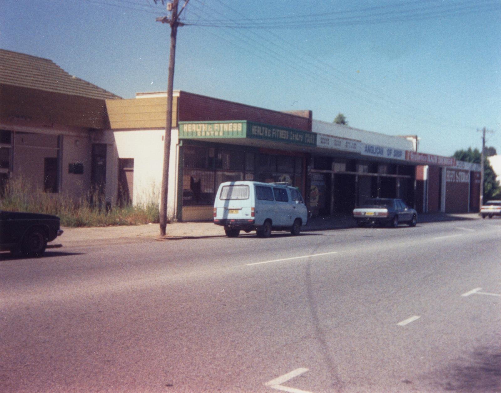 P32-13: Eastern side of the highway looking towards the Town Hall.