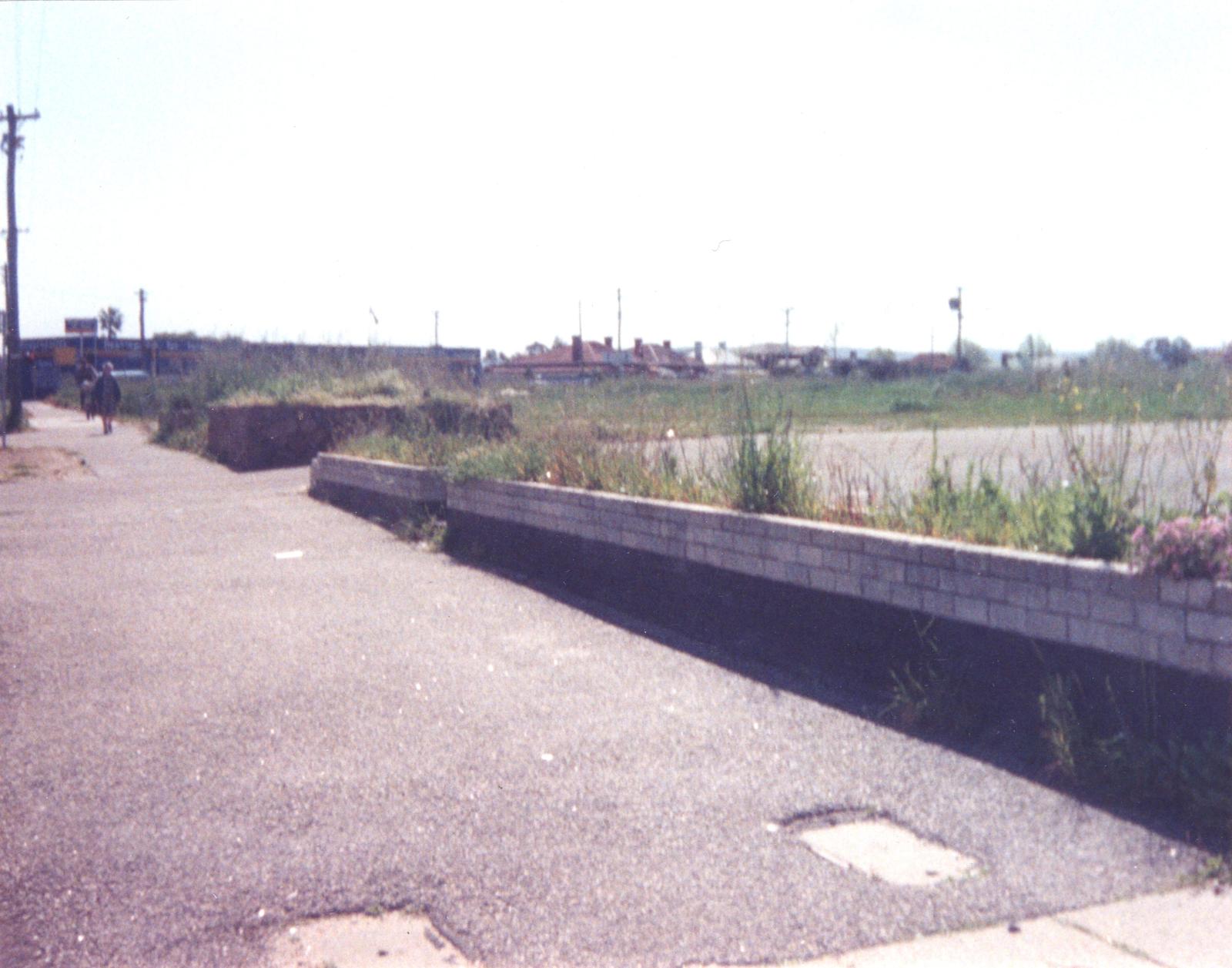 P32-15: Great Northern Highway, looking north.