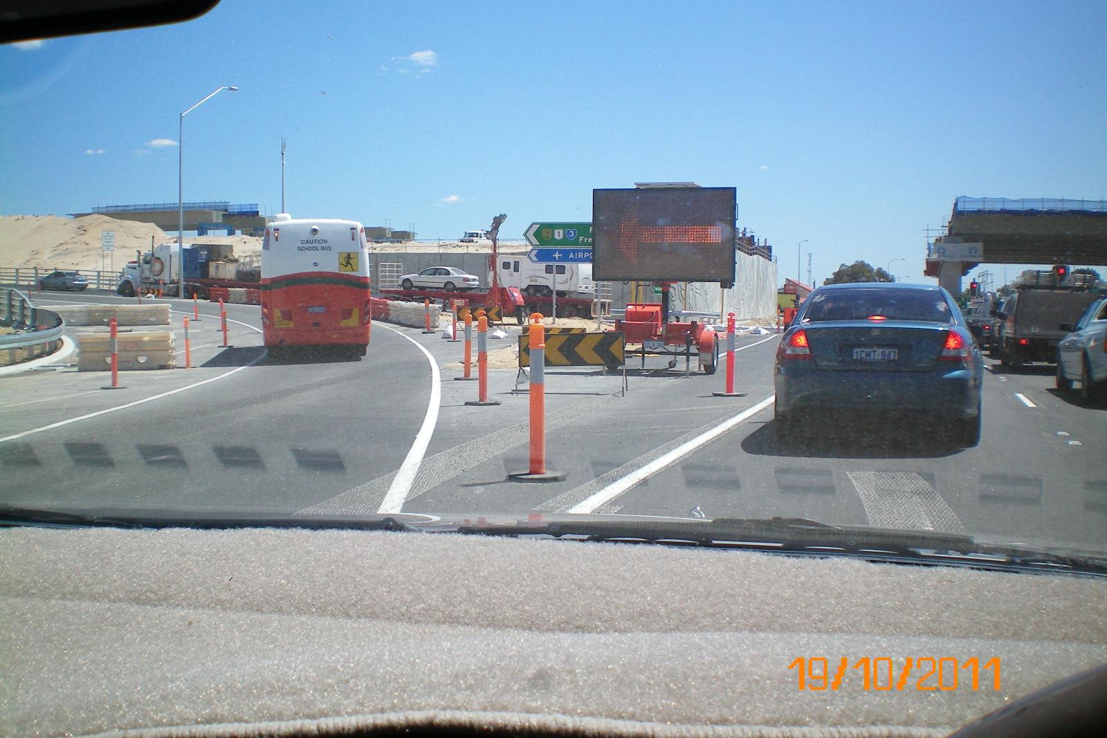 P36-06. Approaching the interchange on Great Eastern Highway from the east.