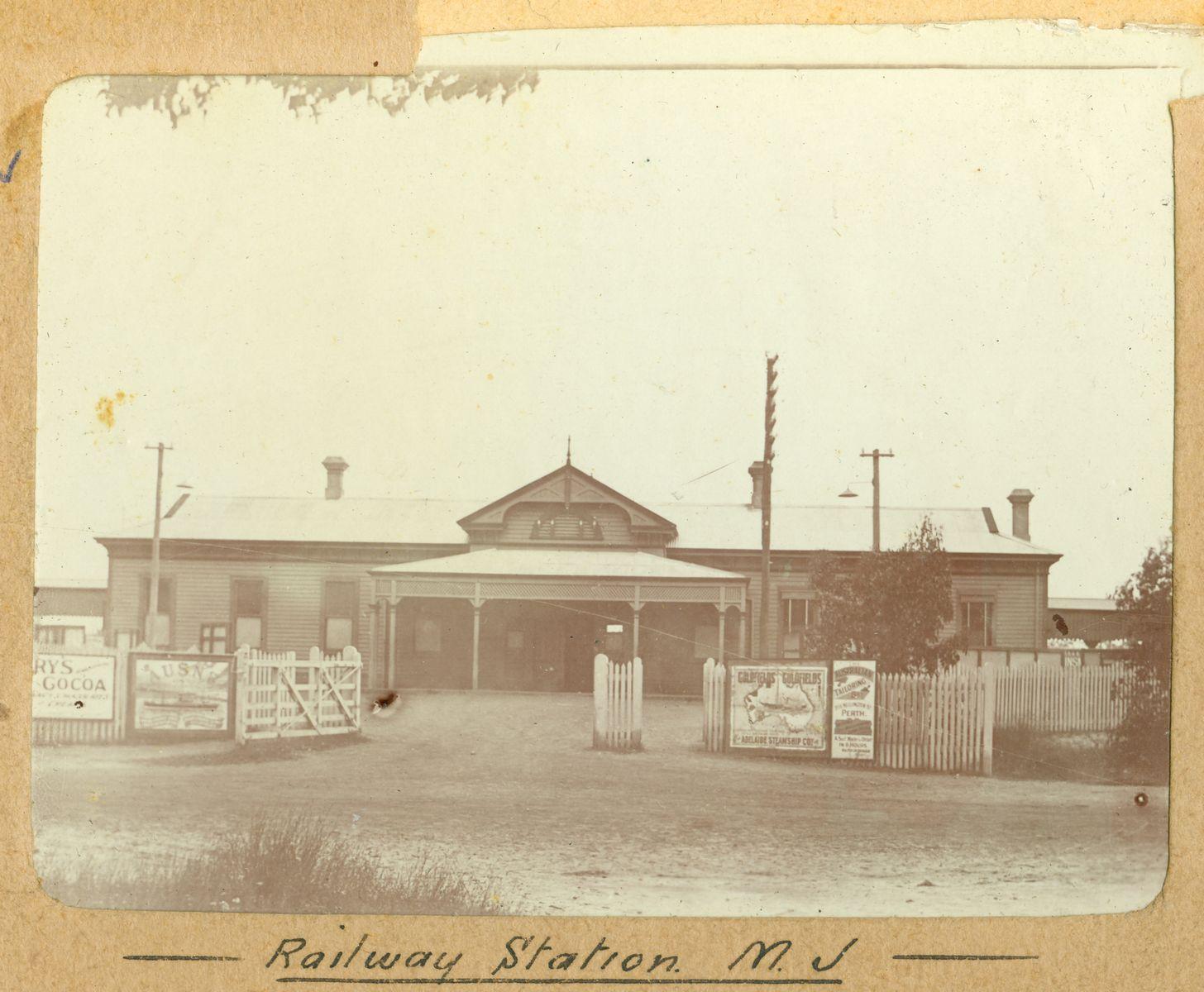 P100-10. Midland Junction Railway Station.