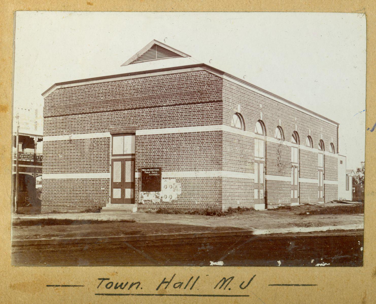 P100-17. Midland Junction public hall. 