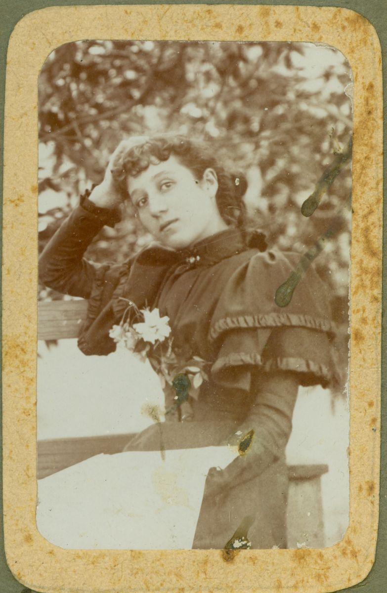 P100-32. Elise Dawson, wife of William Dennis Dawson.