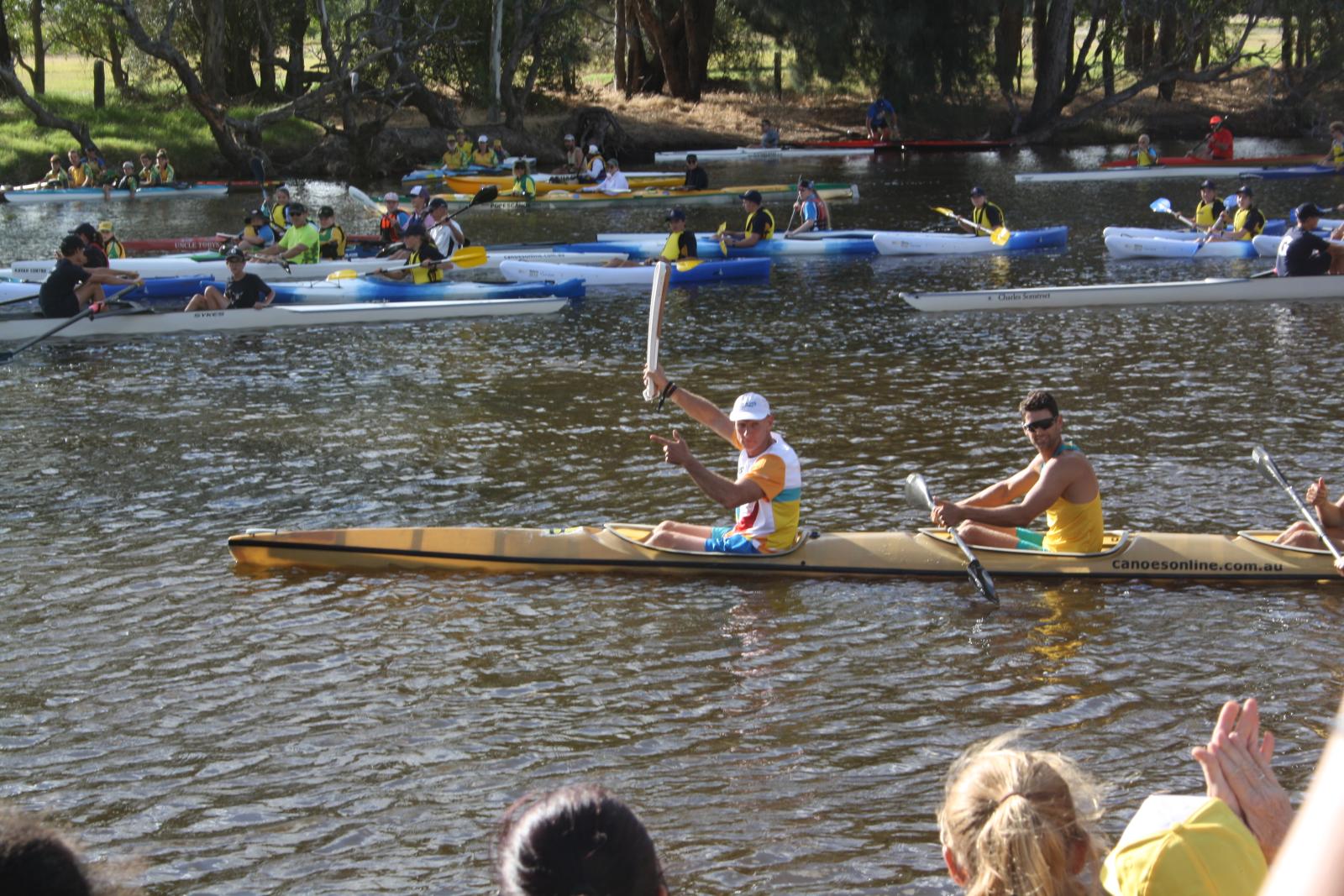 P97-23. Ramon Andersson with the baton leaves Woodbridge in a kayak supported by numerous other paddlers.