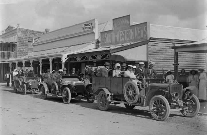 Mann family members and others in vehicles parked outside South Western News office in Prince Street c1915