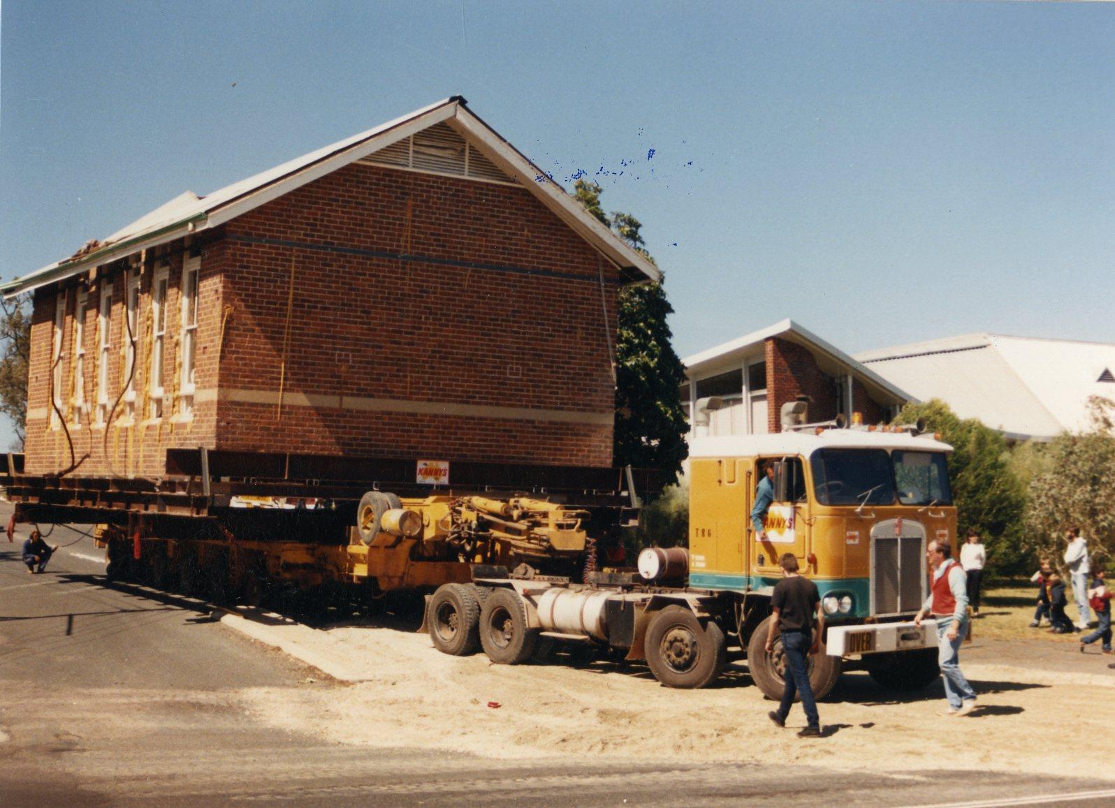 Negotiating the tight turn into Jull Street