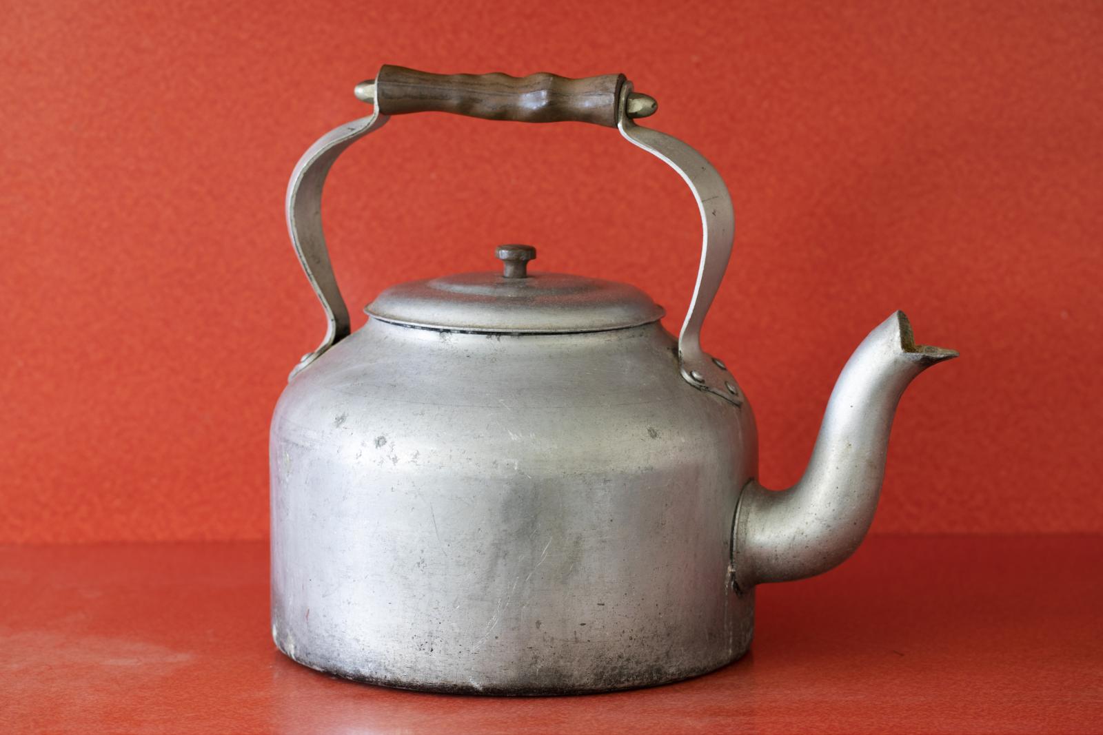 Side view of kettle, spout facing right