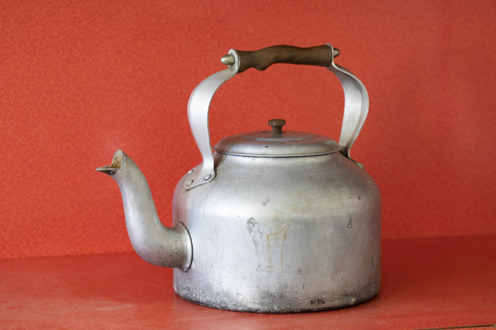 Side view of kettle, spout facing left