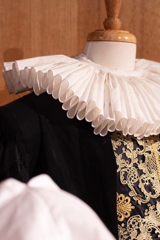 costume with ruff