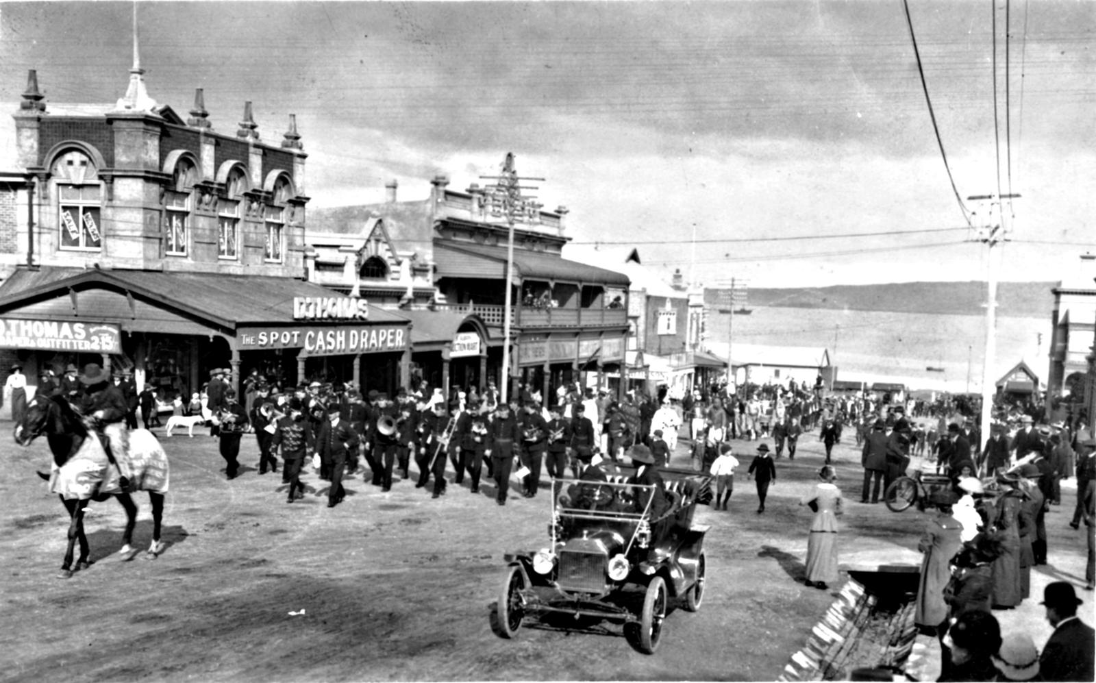 Parade lower York St Albany