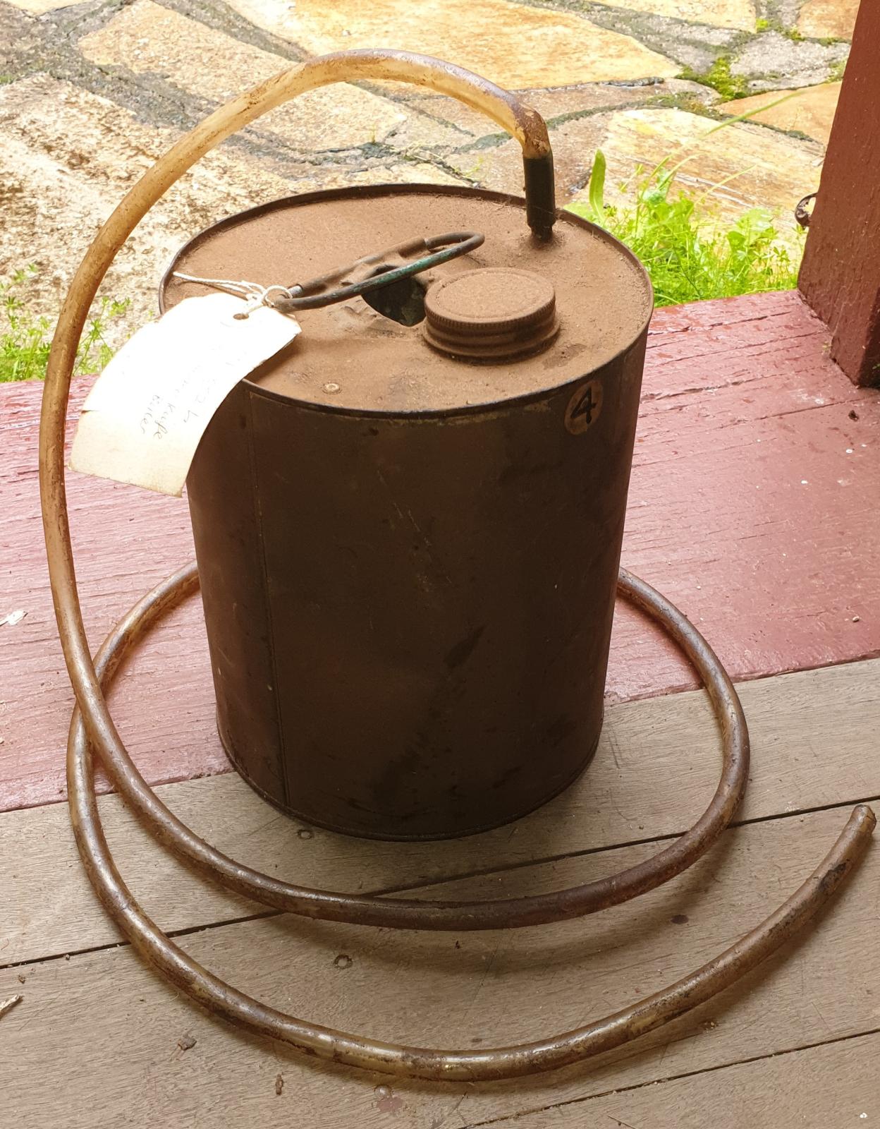 cylindrical tin with tube