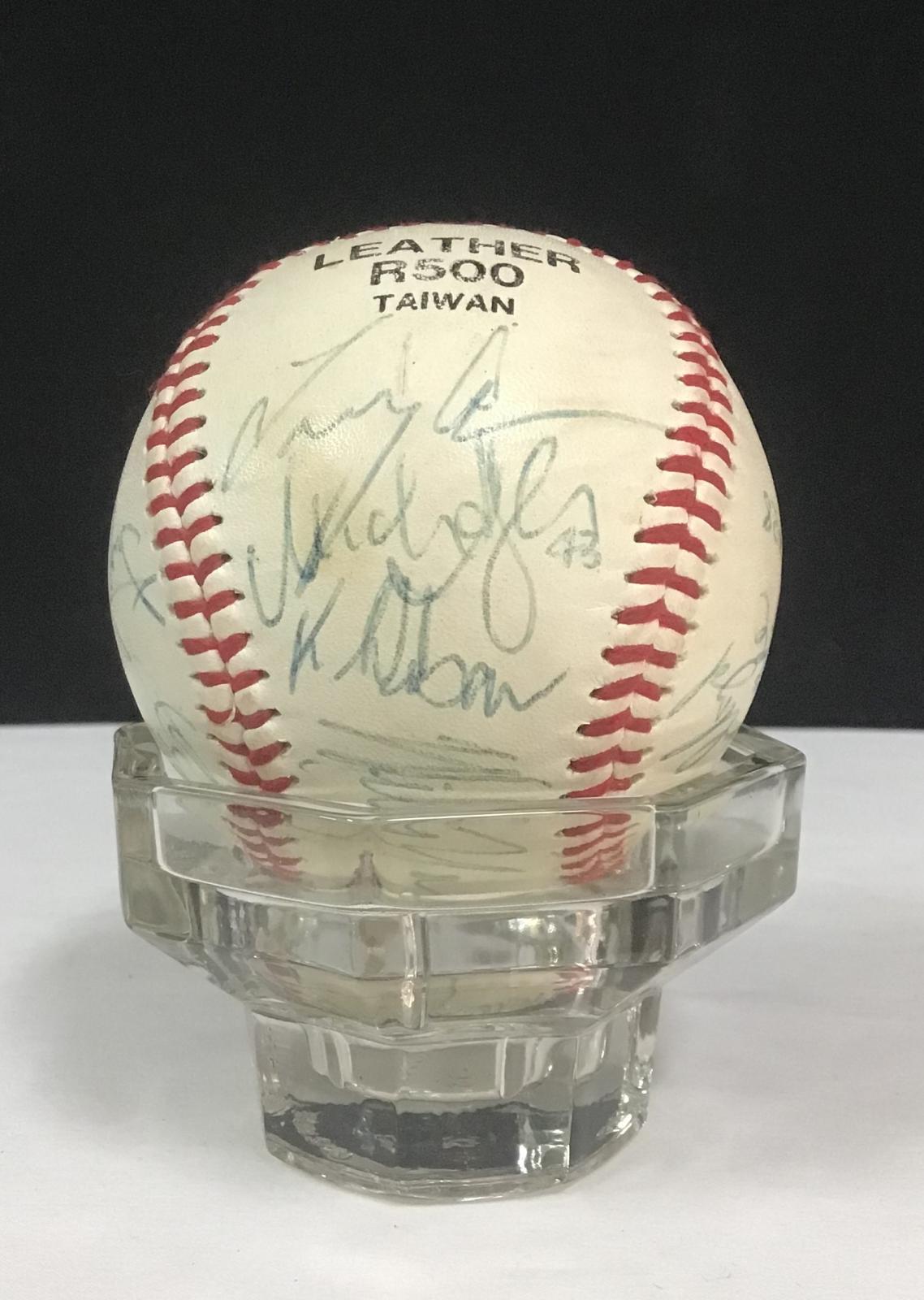 1990/91 baseball signed by ABL Champions - Perth Heat