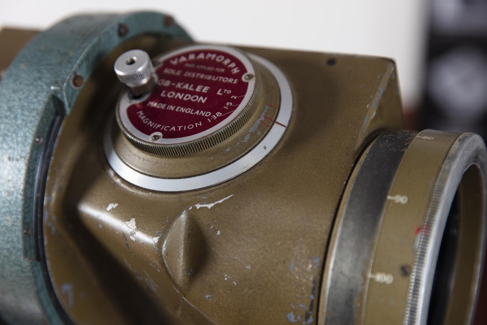 Close up of magnification dial on projector