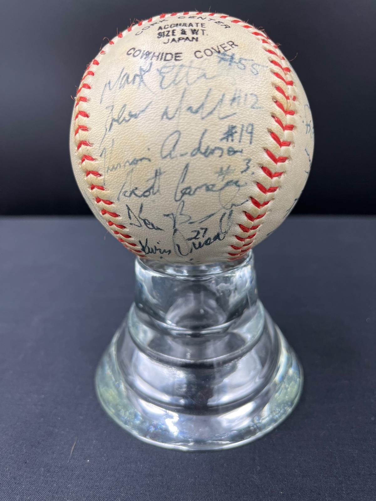 Baseball signed by inaugural 1989 Perth Heat Team