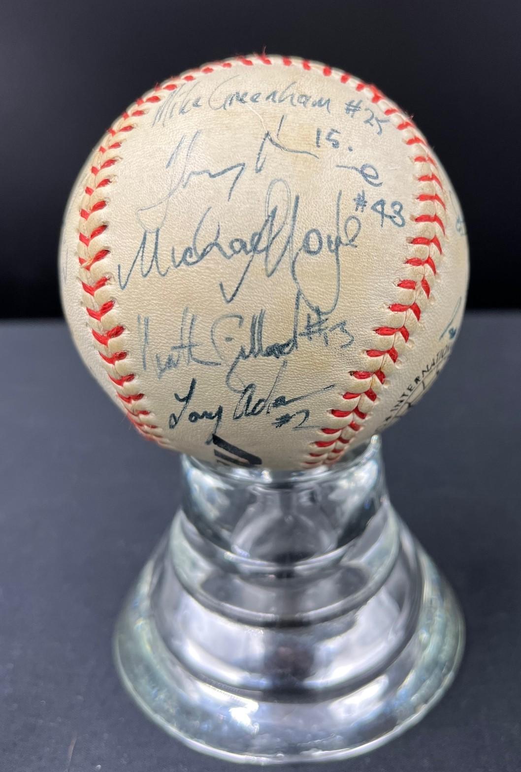 Baseball signed by inaugural 1989 Perth Heat Team