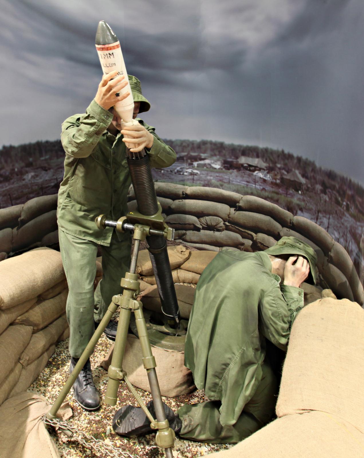 81 mm mortar (in diorama)