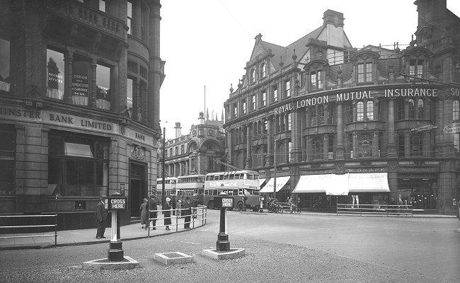 The 1934 Steelway safety barriers installation in Princes Square. Courtesy of Laura Eddowes.